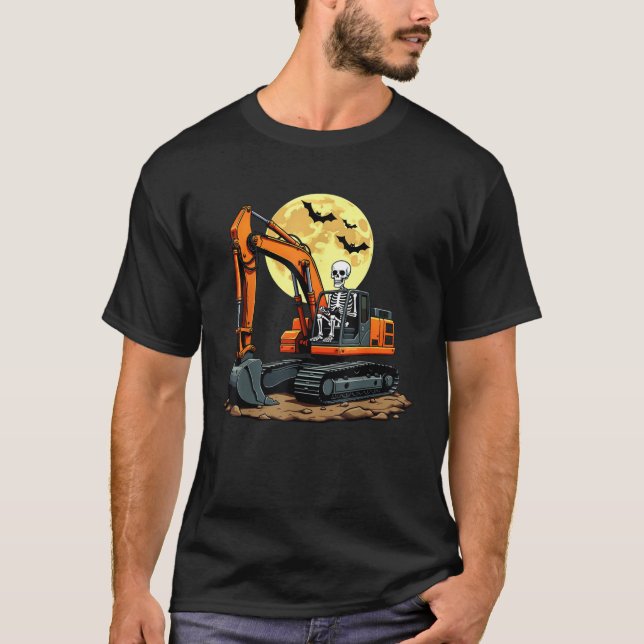 Funny Skeleton Driving Excavator Halloween Constru T Shirt (Framsida)