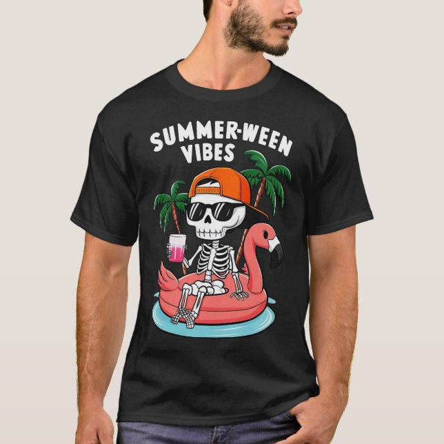 Funny Skeleton Flamingo Summerween Vibes Halloween T Shirt (Framsida)