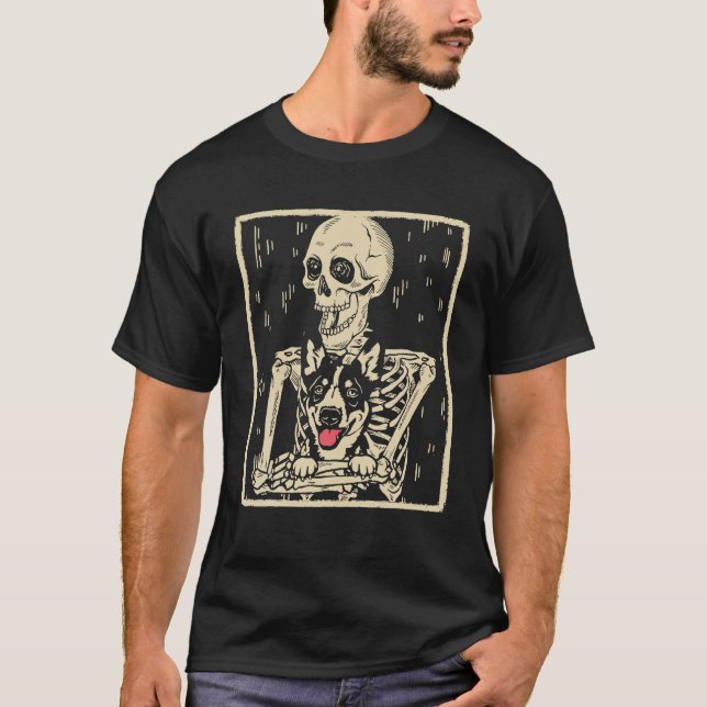 Funny Skeleton Hugs Australian Cattle Hund T Shirt (Framsida)