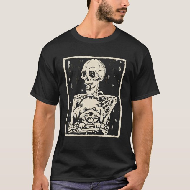 Funny Skeleton Hugs Malta Hund Halloween Costume T Shirt (Framsida)