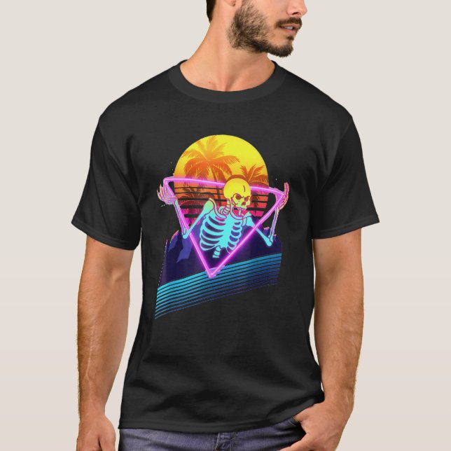 Funny Skeleton Meme Retro 80s Vaporwave Outrun Sty T Shirt (Framsida)