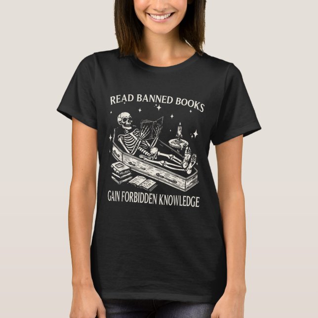 Funny Skeleton Read Banned Books Gain Forbidden Kn T Shirt (Framsida)