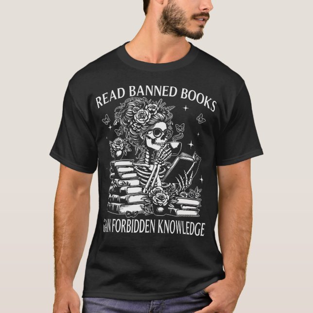 Funny Skeleton Read Banned Books Gain Forbidden Kn T Shirt (Framsida)