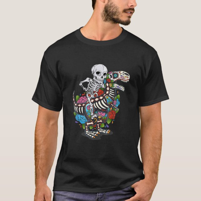 Funny Skeleton Riding Dinosaur T Rex Dia De Los Mu Shirt (Framsida)