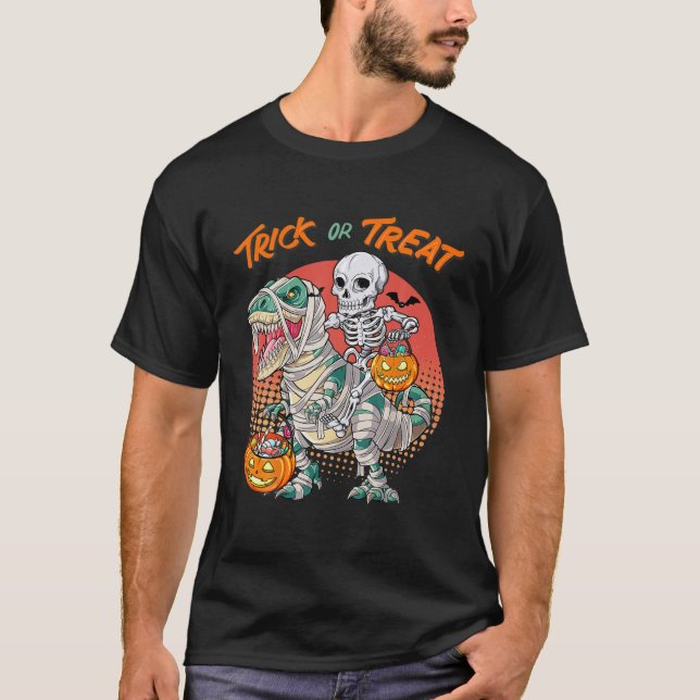 Funny Skeleton Riding Mummy Dinosaur T Rex Hallowe Shirt (Framsida)