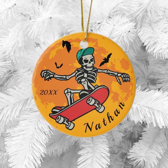 Funny Skeleton Skater Boy Namn Julgransprydnad Keramik (Skapare uppladdad)