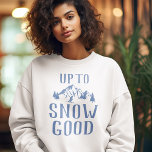 Funny Ski Bachelorette upp till Snö Bra T Shirt<br><div class="desc">Lustigt skidservetter med en teckning av vinterbergen,  träd,  skidskidskidor och det humoristiska ordspråket "upp till snö bra".</div>