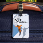 Funny Skiing | Reseskidsportsport Bagagebricka<br><div class="desc">Modern bagagetagg för att lättare identifiera väskan och för att den ska återförenas med sin rättmätiga ägare,  om den blir borttappad. Den här märkrn har en man som hoppar ner ett snöberg och det roliga ordspråket "skidar du senare..". På motsatt sida finns dina kontaktuppgifter!</div>