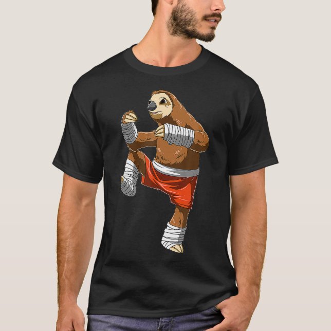 Funny Sloth Fighter  Muay Thai Kickboxing Gift T Shirt (Framsida)