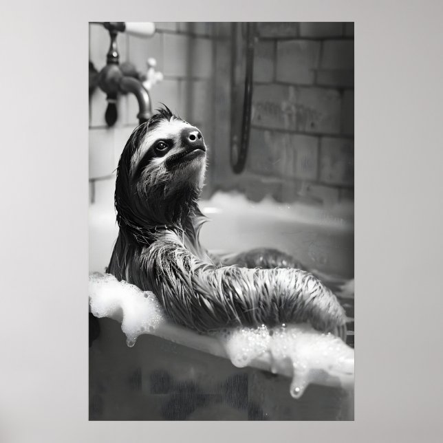 Funny Sloth in Bubble Bath Print, Bathroom Humor Poster (Framsidan)
