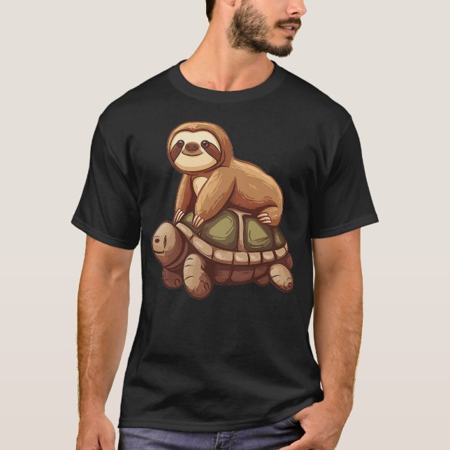 Funny sloth riding on a turtle Graphic T Shirt (Framsida)