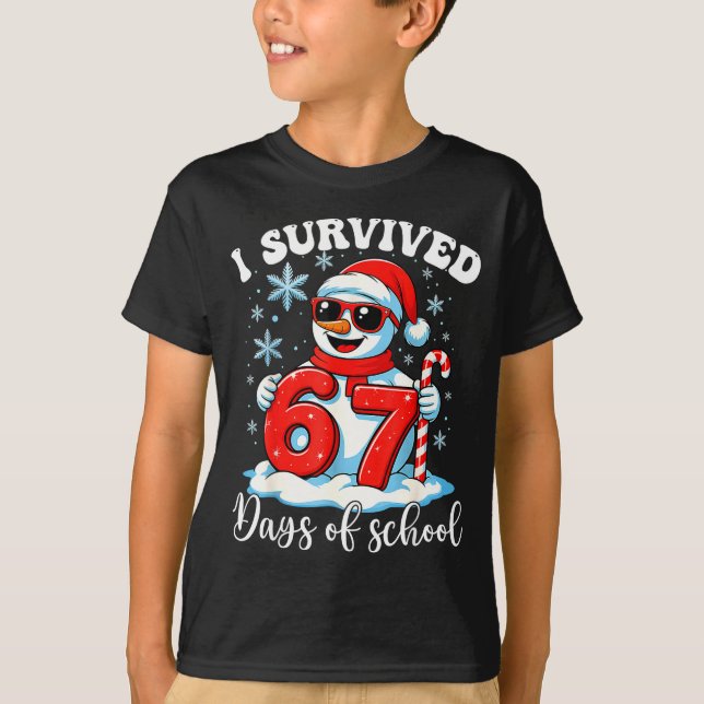 Funny Snowman I Survived 67 Days Of School Holiday T Shirt (Framsida)