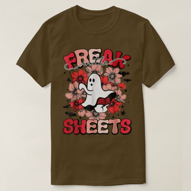 Funny Spooky Freak In The Sheets Halloween  T Shirt (Design framsida)