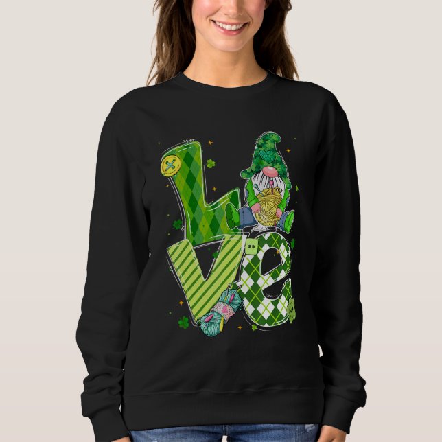 Funny St Patrick S Day Knitting Gnomes Seamstress T Shirt (Framsida)