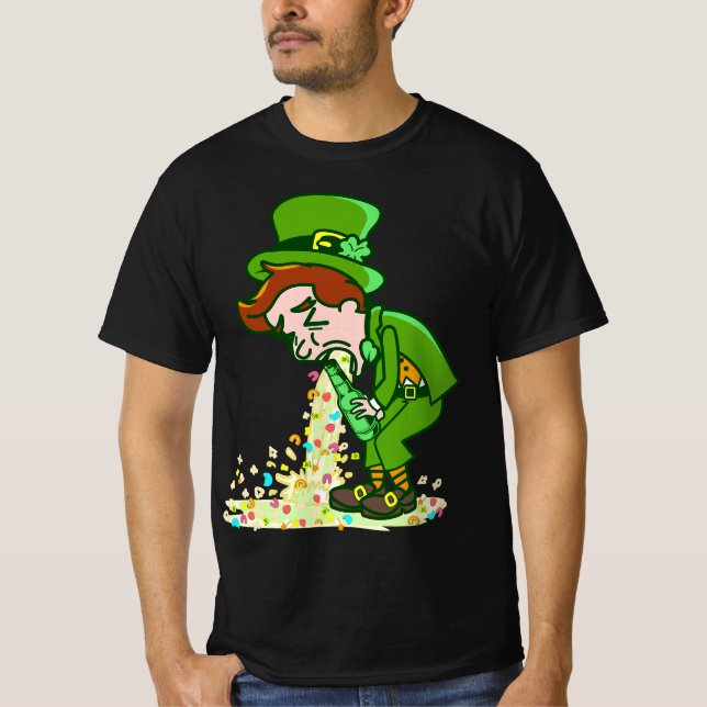 Funny St Patricks Day Drunk Leprechaun Puking Drin T Shirt (Framsida)
