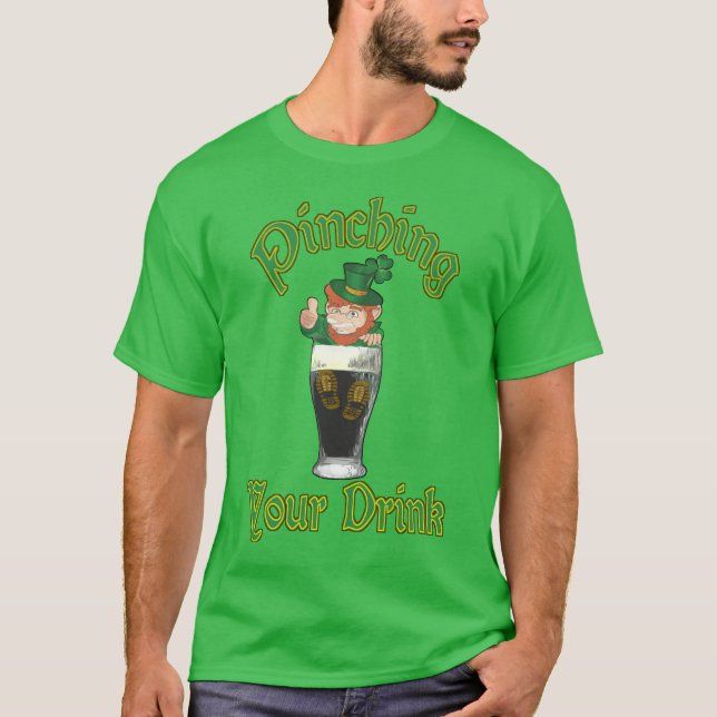 Funny St patrick's day Pinching T Shirt (Framsida)