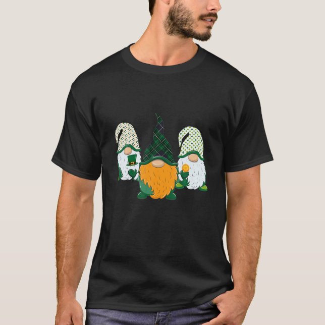 Funny St patrick's day Three Gnome Shamrock Grönt T Shirt (Framsida)