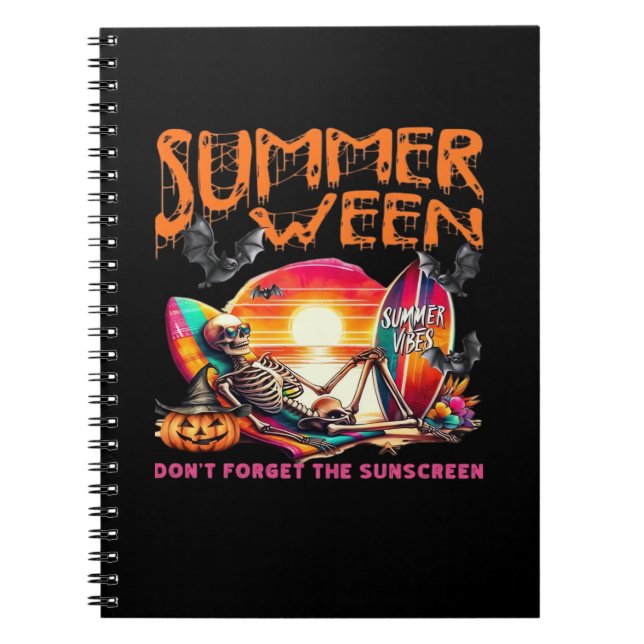 Funny Summerween Skeleton på båge vid solnedgångsk Anteckningsbok (Framsidan)