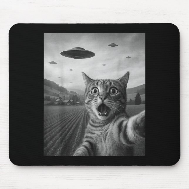 Funny Surprised Ed Cat Selfie With Alien Ufo Cat U Musmatta (Framsidan)
