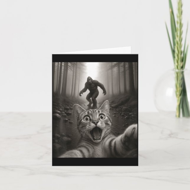 Funny Surprised Ed Cat Selfie With Bigfoot Sasquat Kort (Framsida)
