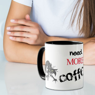 Funny svart katt behöver mer kaffe mugg