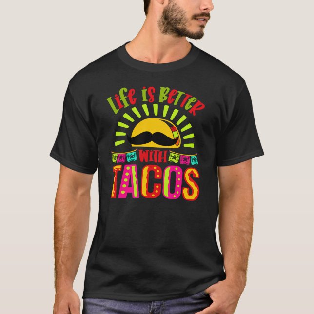 FUNNY TACOS LIFE ÄR BÄTTRE MED TACOS CINCO DE MAY T SHIRT (Framsida)