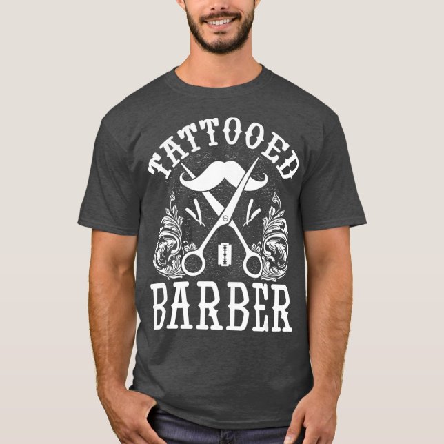 Funny Tattooed Barber T Shirt (Framsida)