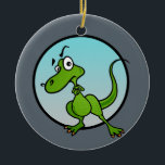 FUNNY TECKNAD STIL DINOSAUR CHRISTMAS ORNAMENT<br><div class="desc">Lustigt litet dinosaurier illustrerar en keramisk ornament. Tillbakadatum och text kan anpassas.</div>