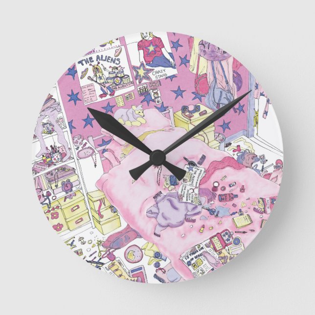Funny Teenager Girls Messy Bedroom Rosa Art Rund Klocka (Framsida)