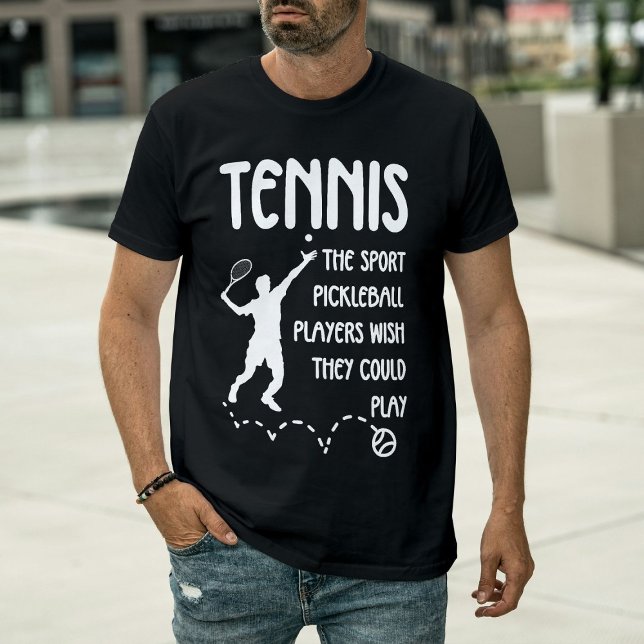 Funny Tennis vs Pickleball Tennis Player Serving  T Shirt (Skapare uppladdad)