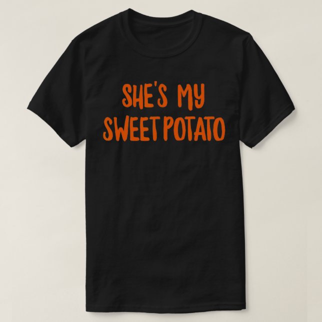 Funny Thanksgiving  Shes My Sweet Potato  T Shirt (Design framsida)