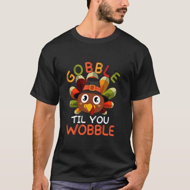 Funny Thanksgiving Turkey Gobble Til You Wobble Me T Shirt (Framsida)