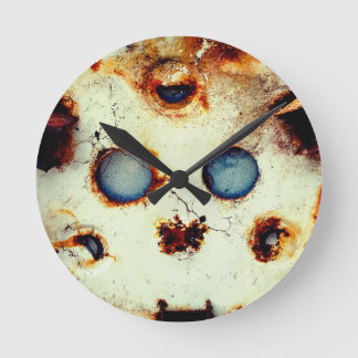 Funny Tittar Rusty Abandoned Object Rund Klocka