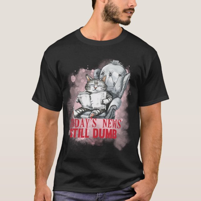 Funny "Today's News Still Dumb" Grumpy Cat ✨🗞️😼 T Shirt (Framsida)