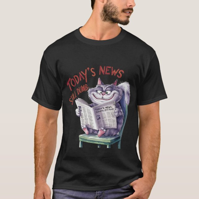 Funny "Today's News Still Dumb" Sarcastic Cat 📰🐈 T Shirt (Framsida)
