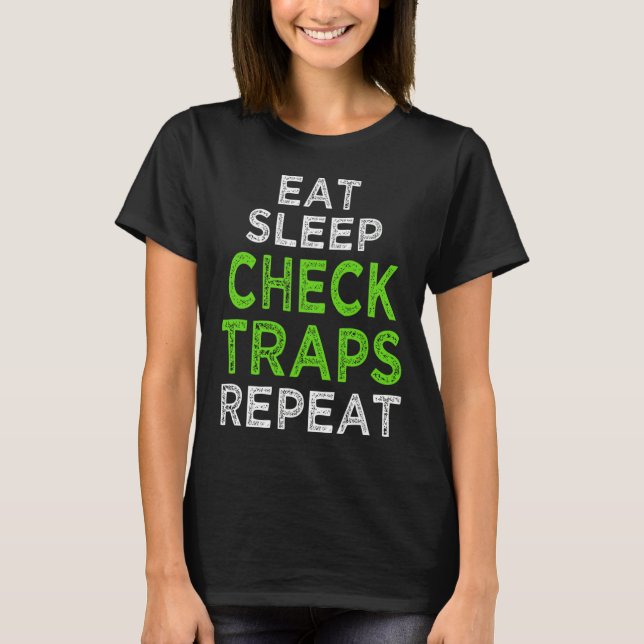 Funny Trapping Furbearer Hunting T Shirt (Framsida)