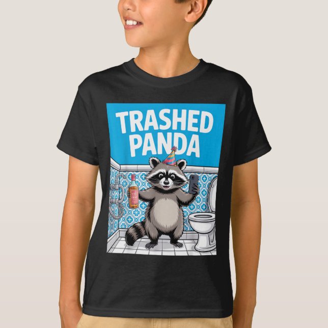 Funny Trashed Panda Raccoon Gets Drunk  T Shirt (Framsida)