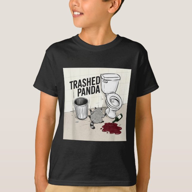 Funny Trashed Panda Racoon Gets Drunk  T Shirt (Framsida)