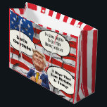 Funny Trump Birthday<br><div class="desc">En lustig födelsedagspresent med Trump som säger: "Jag kommer att behöva se ditt födelsebevis" "Låt oss Covfefe" och sist,  men inte minst.. "Jag hoppas att din födelsedag är Yuuge" gör din gåva utåtriktad och mottagarens gigg.</div>