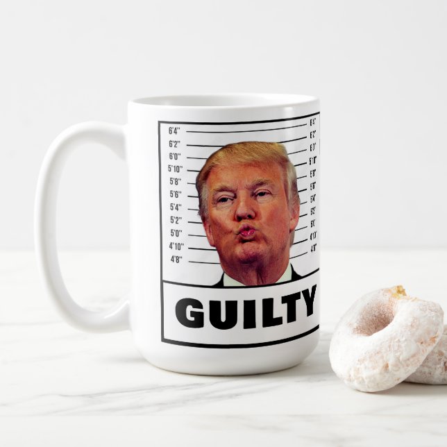 Funny Trump Guilty Kaffemugg (Med munk)