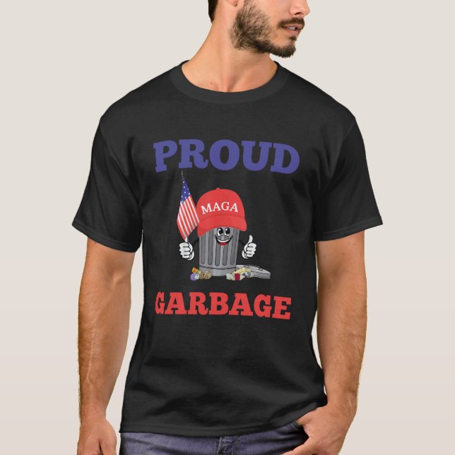 Funny Trump MAGA Cartoon Garbage Can American Flag T Shirt (Framsida)