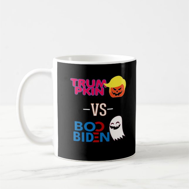 Funny Trumpkin Vs Boo Biden Halloween-designklass Kaffemugg (Vänster)