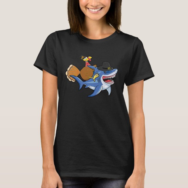Funny Turkey Riding Shark Cute Turkey Thanksgiving T Shirt (Framsida)