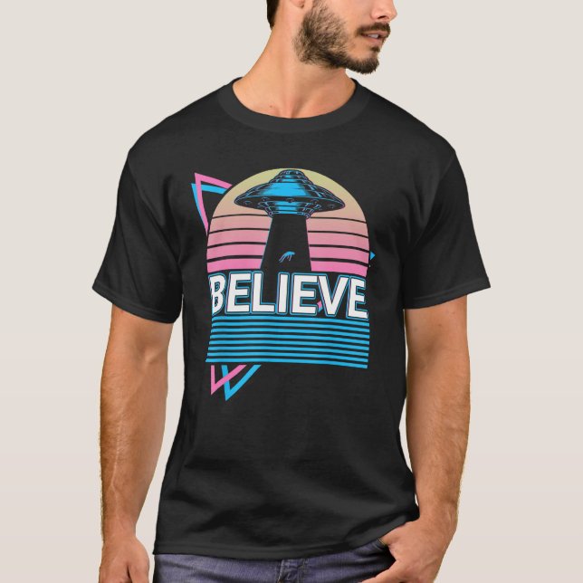 Funny Ufo Alien Astronomy Aliens Believe T Shirt (Framsida)