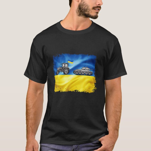 Funny Ukrainska Farmer Tractor Tank Meme Ukraina T Shirt (Framsida)