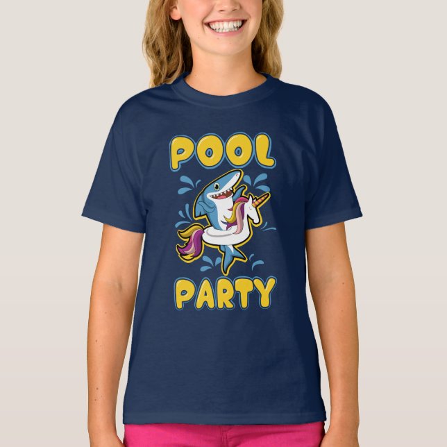 Funny Unicorn Bassäng Party T-Shirt (Framsida)