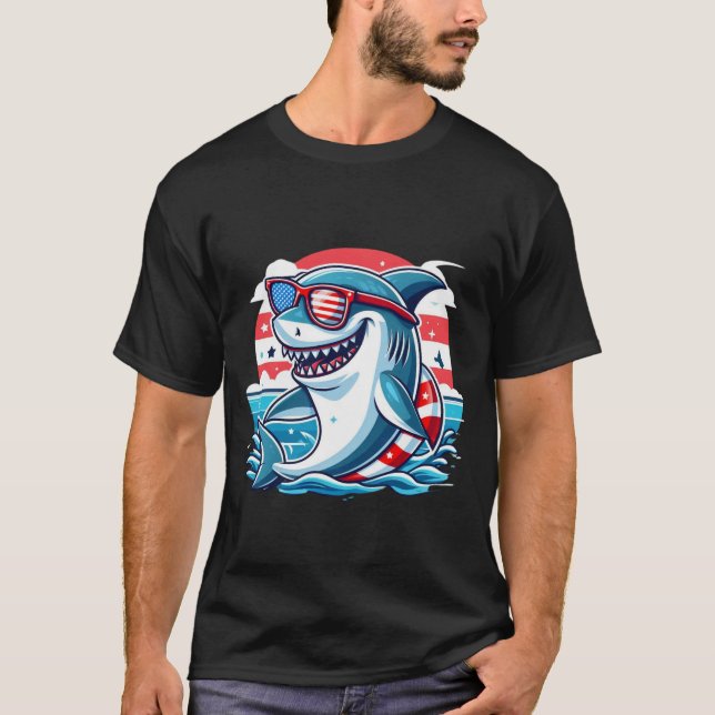 Funny US Flag Sunglasses Cool American Shark Ocean T Shirt (Framsida)