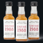 Funny Vintage 40:e födelsedagspartiets favoriter Spritflaskor Etikett<br><div class="desc">Lustigt mini liquor flaska-märke för party favors för hans 40-årsdag. Anpassa "Ta en varm Hett" och "Vintage" om du vill,  vilket år han föddes,  hans namn och födelsedagsfestens datum.</div>