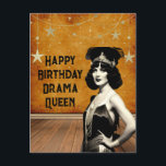 Funny Vintage Drama Queen Birthday Vykort<br><div class="desc">Vårt anpassade "Grattis på födelsedagen Drama Queen" lägger till ett personligt tryck på vykortet,  skapar det som en perfekt för dramatiken i ditt liv. Vare sig de ropar i strålkastarljuset eller bara kärlek ett bra skratta,  kommer det här vykortet säkert att ge leenden och glädje på deras speciella dag.</div>
