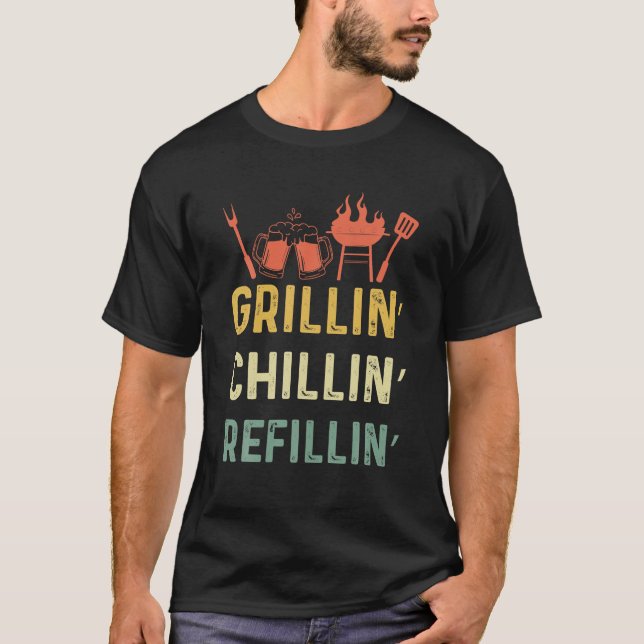 Funny Vintage Grill Pappa Grilling Chilling T Shirt (Framsida)